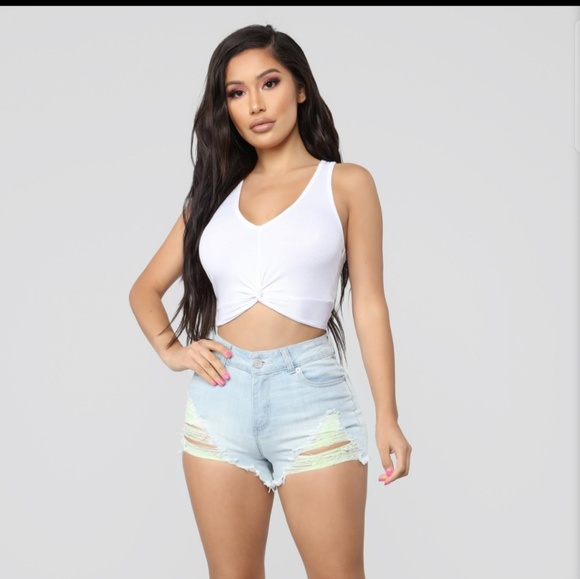 🌡High Rise Distressed Shorts - Picture 2 of 5